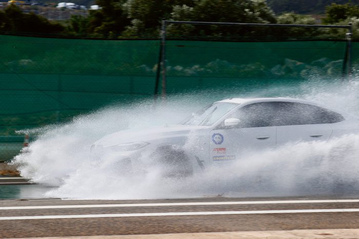 TS-PR-22113-PS-Aquaplaning.jpg